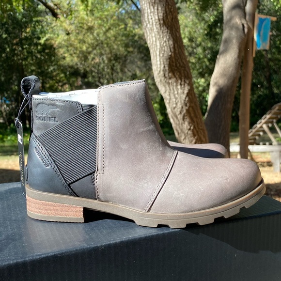 NWT Sorel Emelie Chelsea Boot - Picture 2 of 14